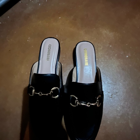 Cushionaire Shoes - Cushionaire Black Slip-On Loafers Size 8